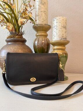 Coach VINTAGE Convertible Black Leather with Brass-VGVC